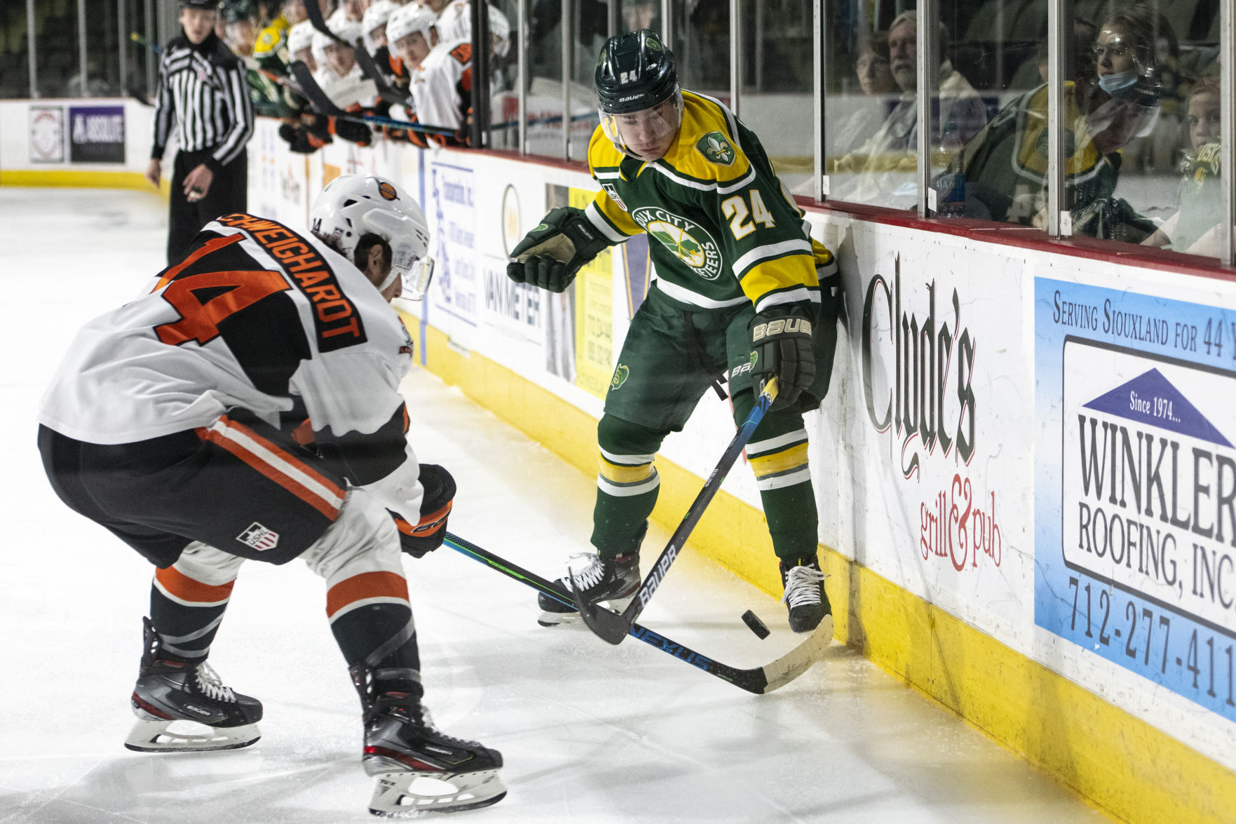 Musketeers vs Lancers hockey